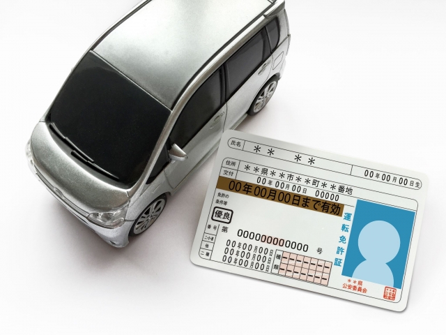 海外赴任が決まったら運転免許はどうする?更新や自家用車の処分の方法も確認しよう