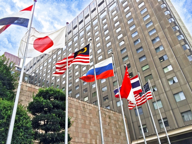 出発前に赴任先の在外公館の連絡先を把握して、安心安全な海外生活を過ごしましょう!